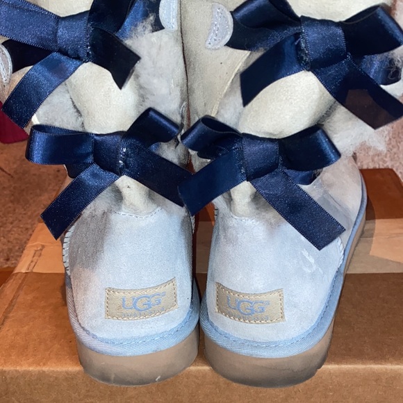 Size 10 Light Blue Uggs With Bows - Picture 9 of 10